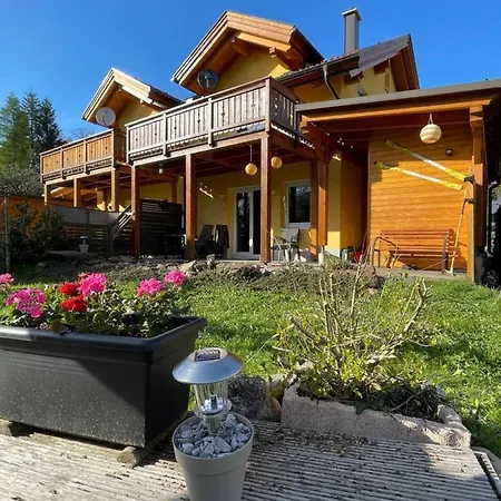 Vakantiehuis Dreilaenderblick, Nabij Piste Met Sauna En Tafeltennis