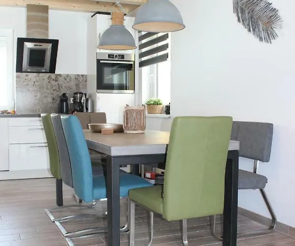 Holiday home Dreilaenderblick, Sauna En Tafeltennis En 150 Meter Piste Arnoldstein